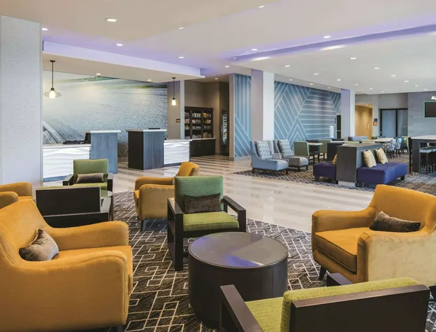 La Quinta Inn & Suites by Wyndham Atlanta South - McDonough hotel detail image 3