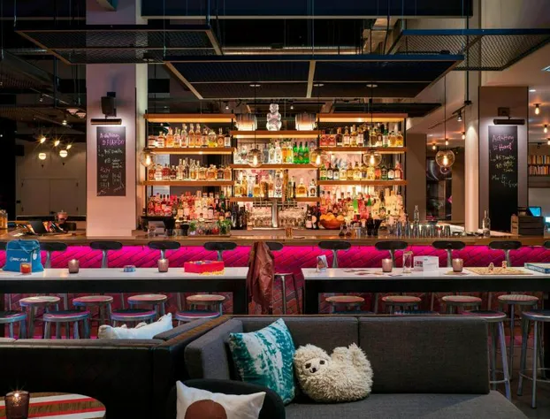 Moxy Chicago Downtown hotel detail image 3