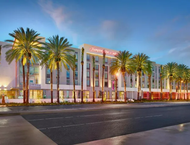 Hampton Inn & Suites Anaheim Resort Convention Center hotel detail image 3