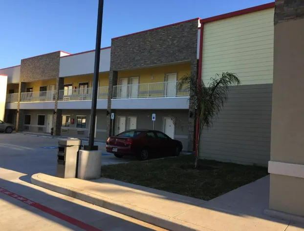 Days Inn by Wyndham Freeport hotel detail image 1