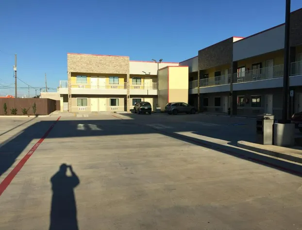 Days Inn by Wyndham Freeport hotel detail image 2