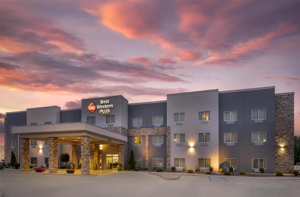 Best Western Plus Parkside Inn & Suites hotel hero