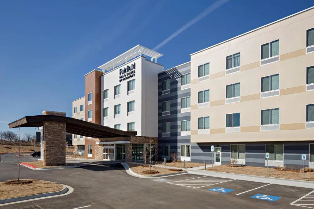 Fairfield Inn & Suites by Marriott Fayetteville hotel hero