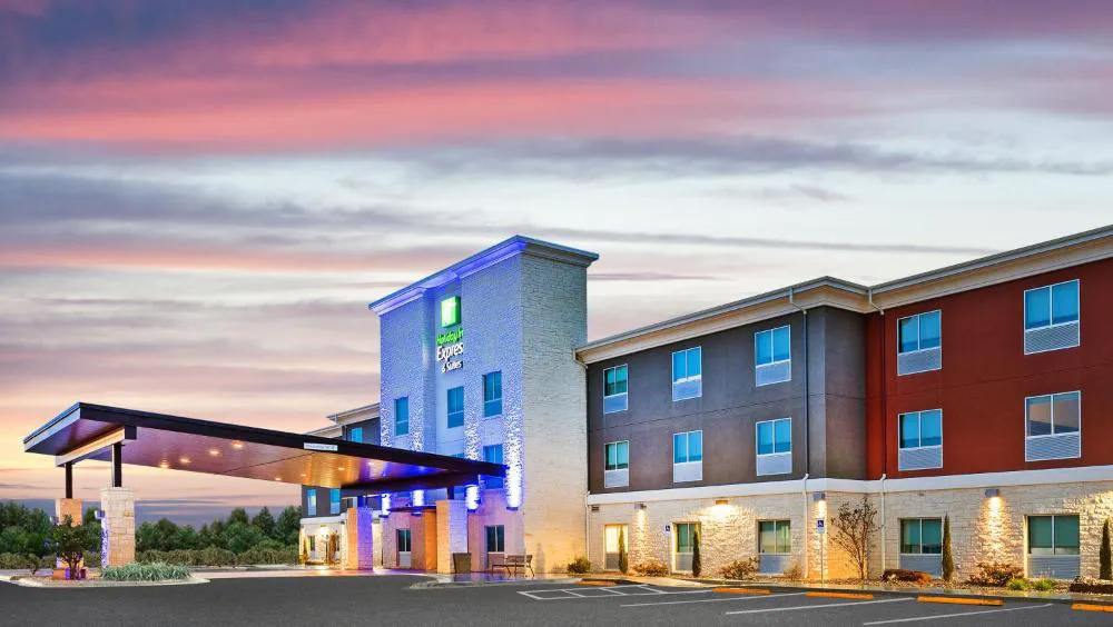 Holiday Inn Express & Suites Junction by IHG hotel hero