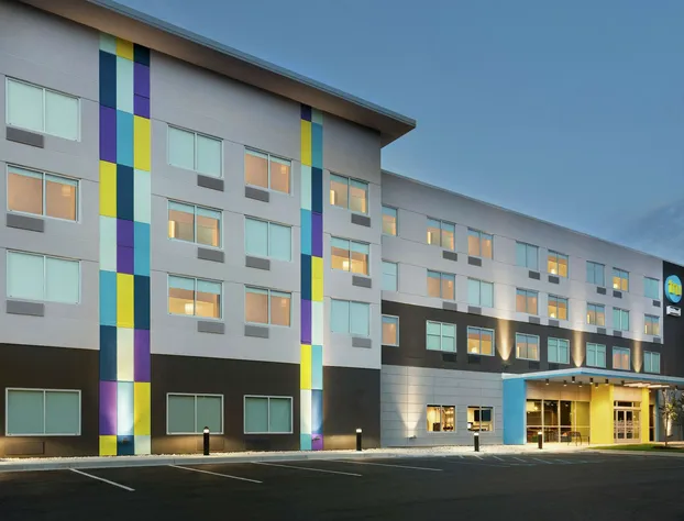 Tru by Hilton Harbison Columbia hotel detail image 1