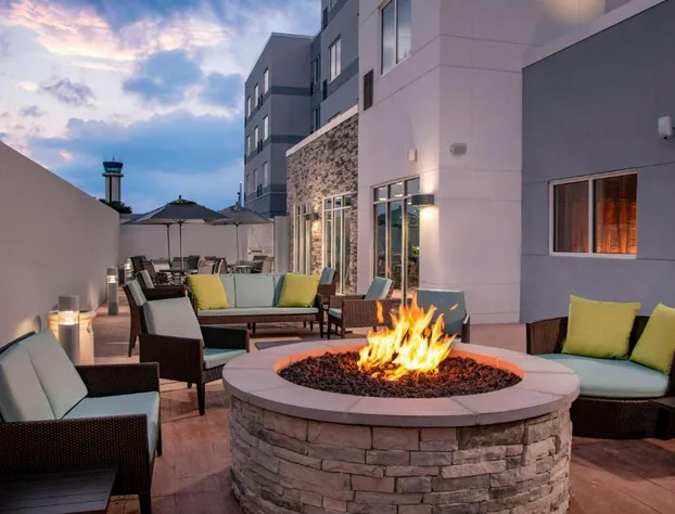 Fairfield Inn & Suites by Marriott Harrisburg International Airport hotel detail image 3