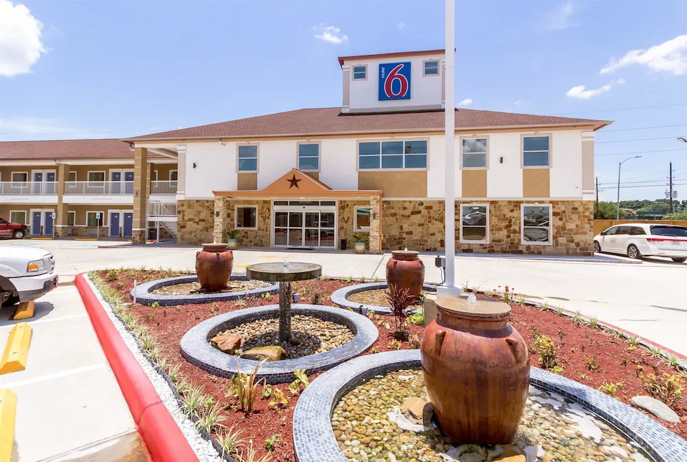 Motel 6 Houston, TX - North hotel hero