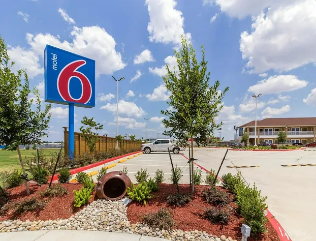 Motel 6 Houston, TX - North hotel detail image 1