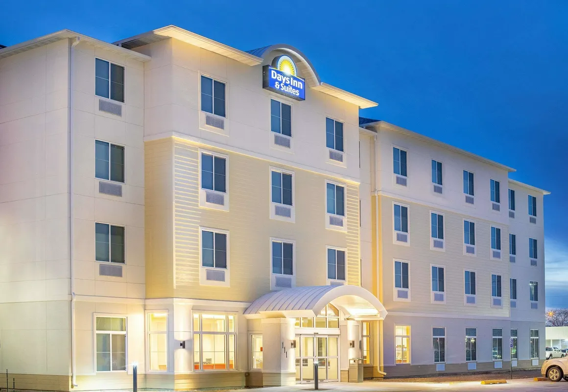 Days Inn & Suites by Wyndham Kearney hotel hero