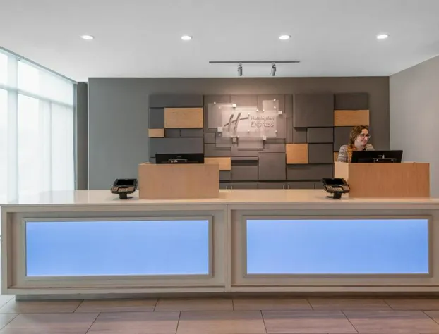 Holiday Inn Express & Suites Phoenix - Airport North by IHG hotel detail image 4