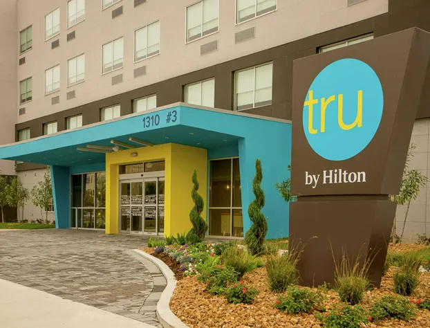 Tru by Hilton Lafayette River Ranch hotel detail image 2