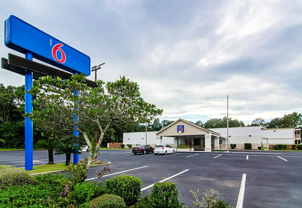 Motel 6 Bay Minette, AL hotel hero