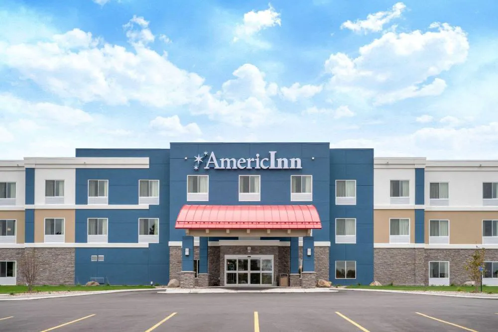 AmericInn by Wyndham Windom hotel hero