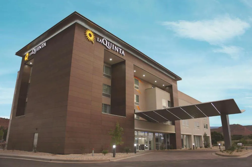 La Quinta Inn & Suites by Wyndham Kanab hotel hero