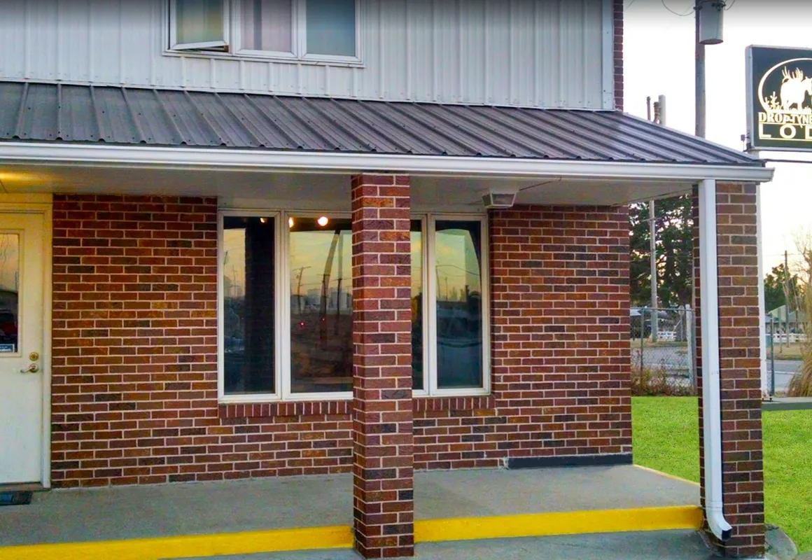 Drop Tyne Lodge hotel hero