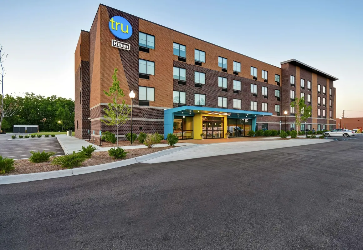 Tru by Hilton Sterling Heights Detroit hotel hero