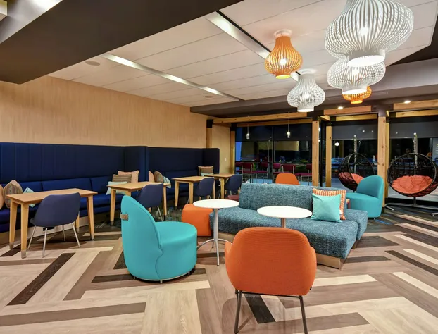 Tru by Hilton Sterling Heights Detroit hotel detail image 2