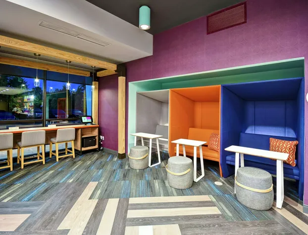 Tru by Hilton Sterling Heights Detroit hotel detail image 3