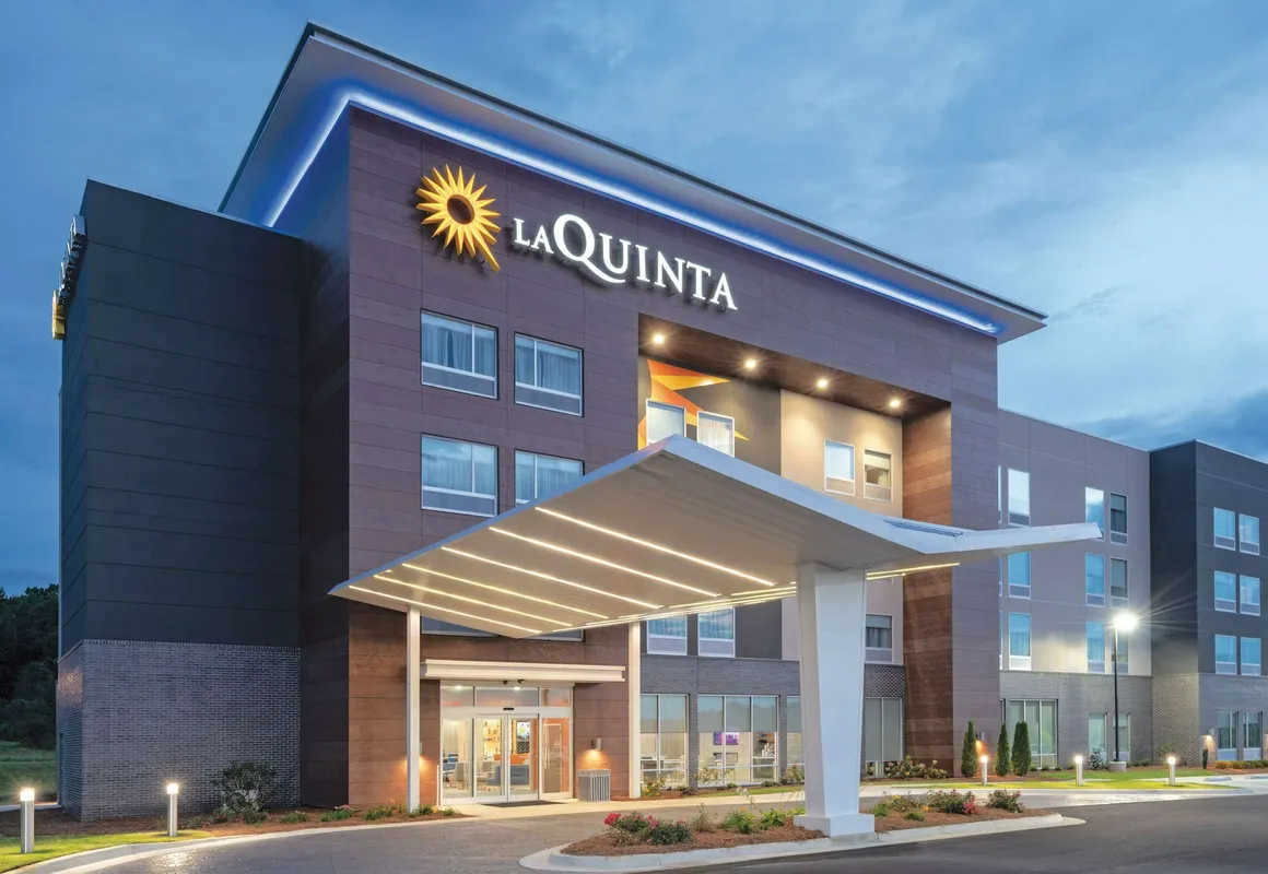 La Quinta Inn & Suites by Wyndham Opelika Auburn hotel hero