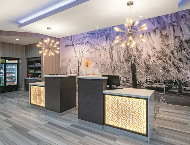 La Quinta Inn & Suites by Wyndham Opelika Auburn hotel detail image 3