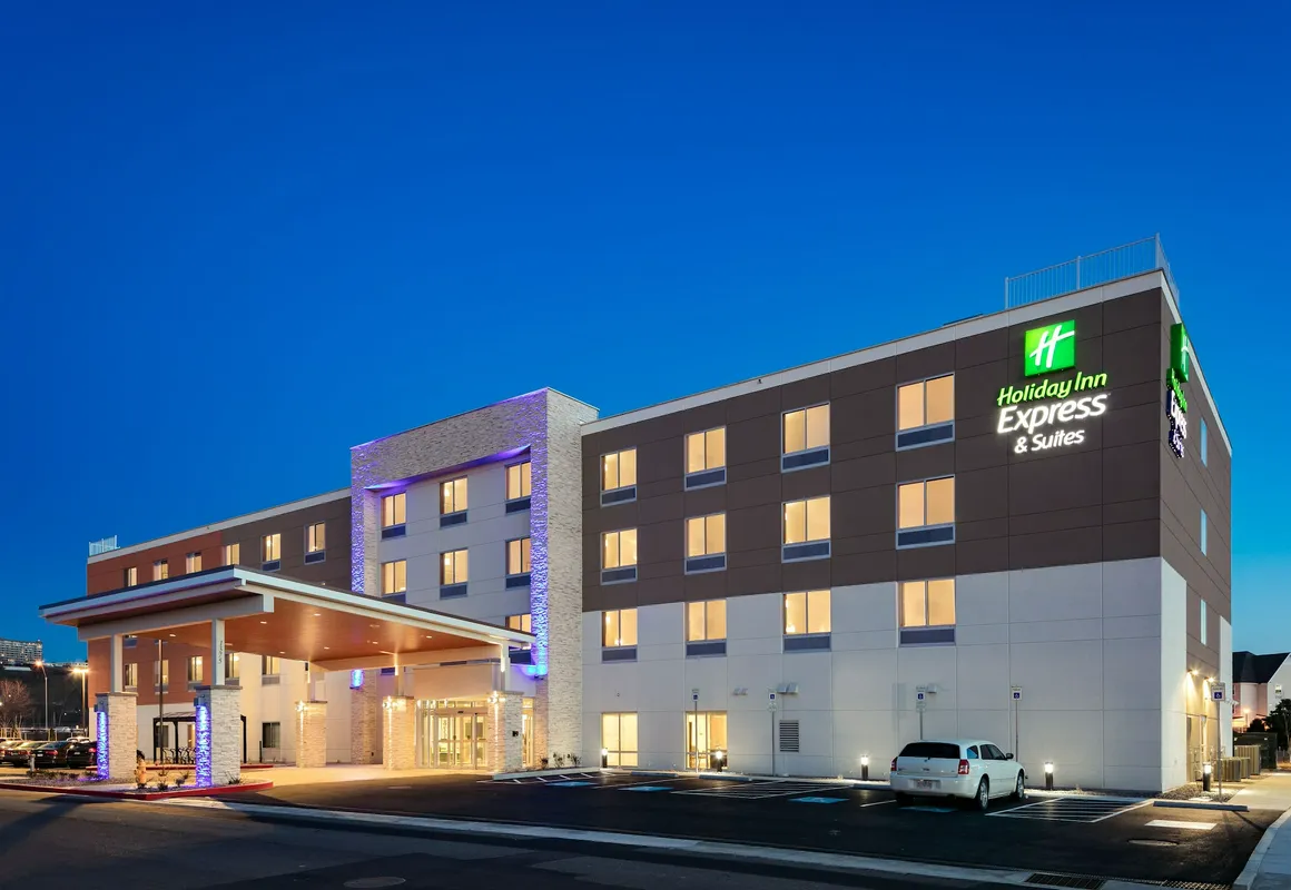 Holiday Inn Express & Suites Medford by IHG hotel hero