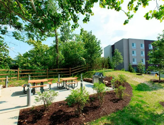 Fairfield Inn & Suites by Marriott Philadelphia Valley Forge/Great Valley hotel detail image 2