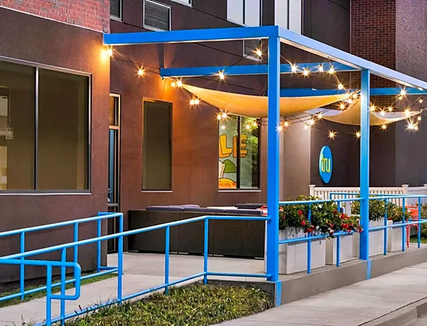 Tru by Hilton Lawrenceville Atlanta I-85 Sugarloaf hotel detail image 1