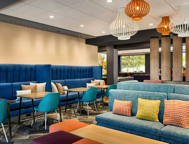 Tru by Hilton Lawrenceville Atlanta I-85 Sugarloaf hotel detail image 4