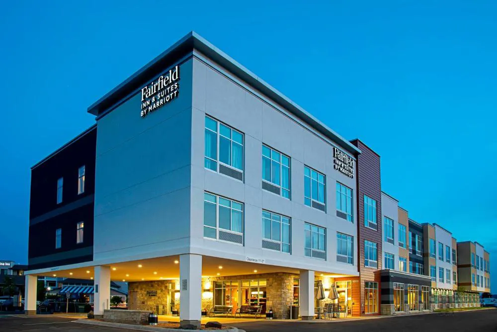 Fairfield Inn & Suites by Marriott Duluth Waterfront hotel hero