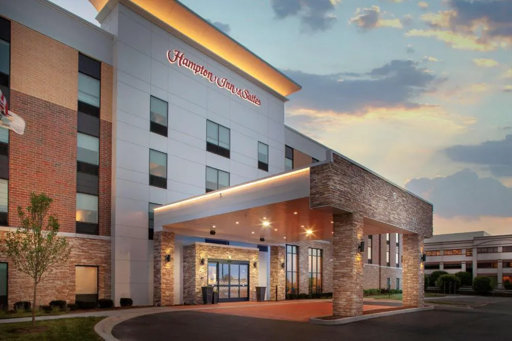 Hampton Inn & Suites Chicago-Burr Ridge hotel hero