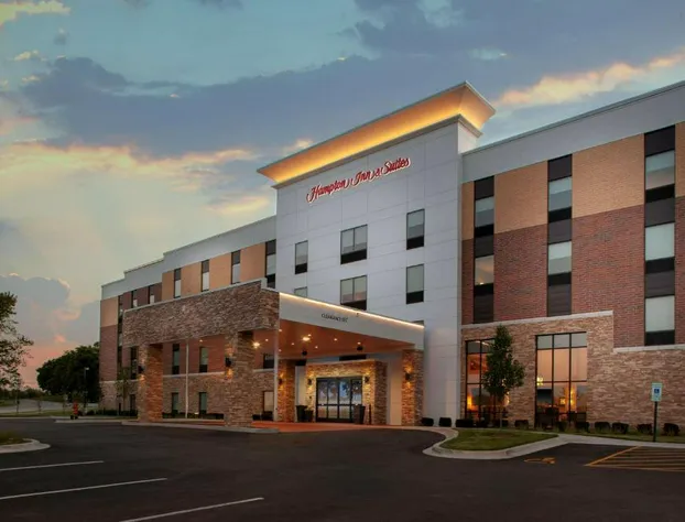 Hampton Inn & Suites Chicago-Burr Ridge hotel detail image 2