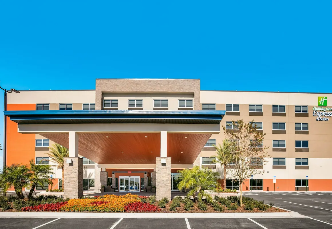Holiday Inn Express & Suites Jacksonville - Town Center by IHG hotel hero