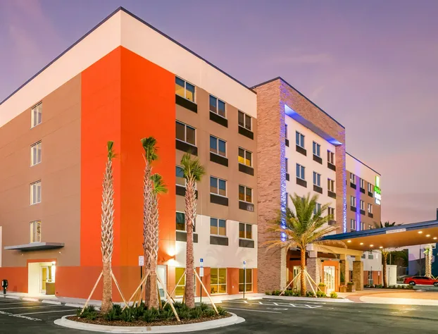 Holiday Inn Express & Suites Jacksonville - Town Center by IHG hotel detail image 3