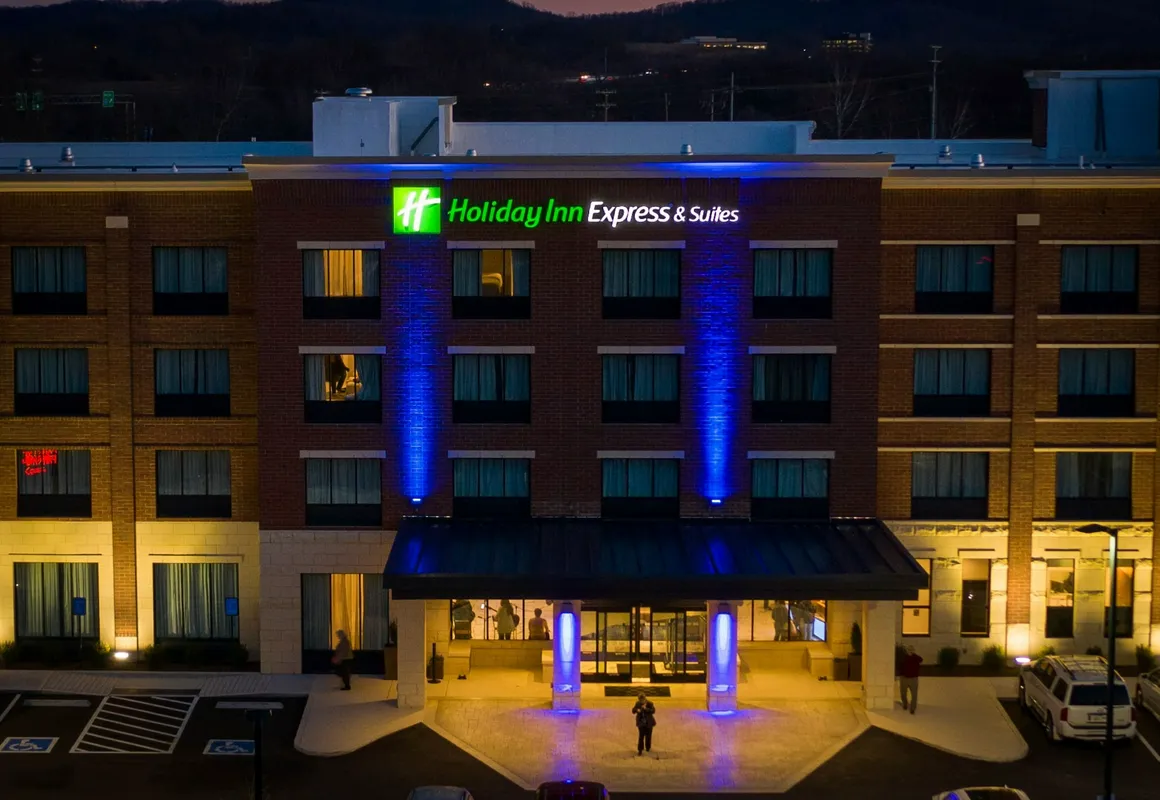 Holiday Inn Express & Suites Franklin - Berry Farms by IHG hotel hero