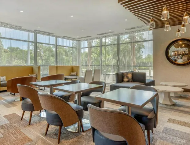 DoubleTree by Hilton Charleston Riverview hotel detail image 3