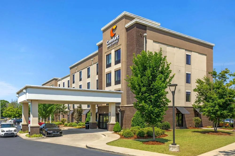 Comfort Inn & Suites at CrossPlex Village hotel hero