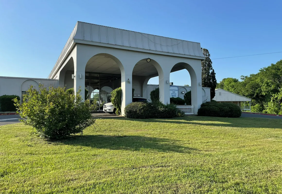 Contessa Inn hotel hero