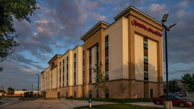 Hampton Inn & Suites Dallas/Plano Central hotel detail image 2