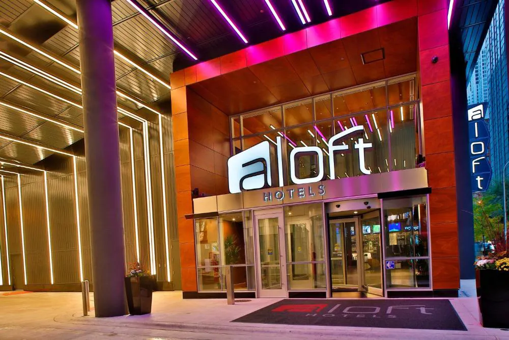 Aloft Chicago Mag Mile hotel hero