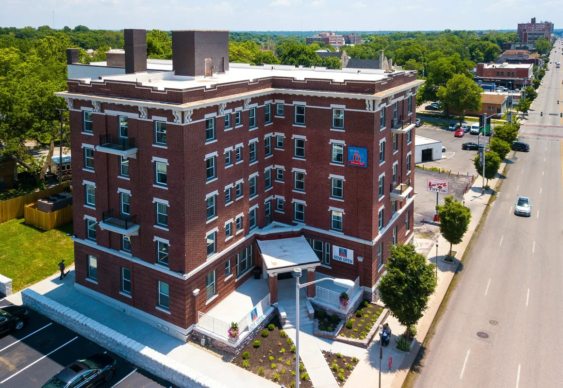 Quality Inn & Suites Kansas City Downtown hotel hero