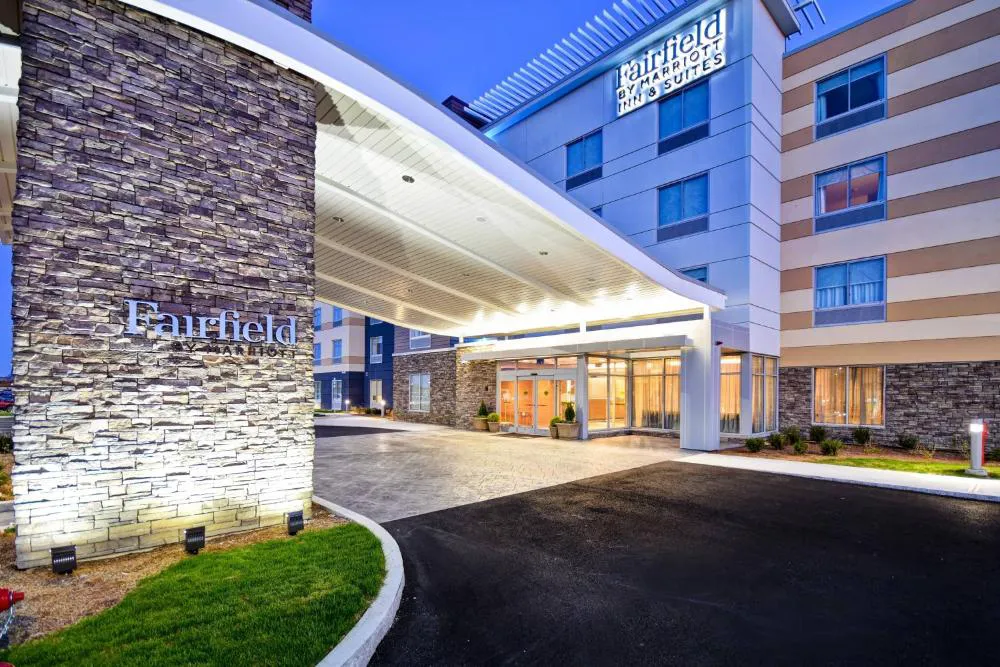 Fairfield Inn & Suites by Marriott Plymouth hotel hero