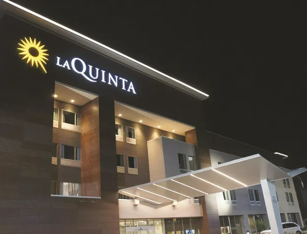 La Quinta Inn & Suites by Wyndham Tuscaloosa University hotel detail image 1