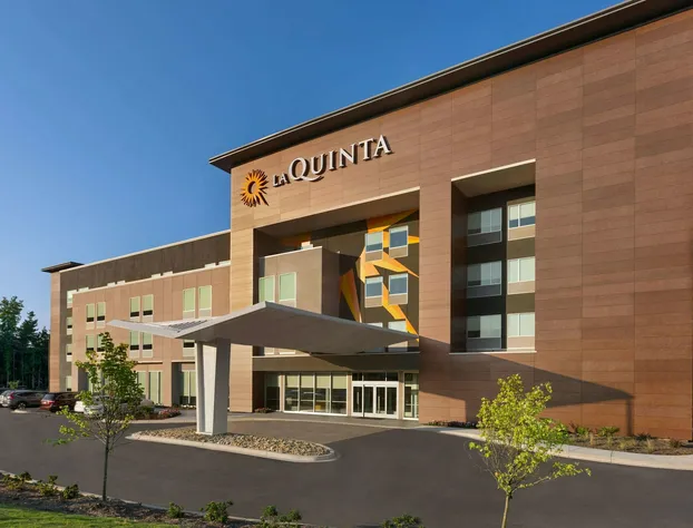 La Quinta Inn & Suites by Wyndham Rock Hill hotel detail image 1