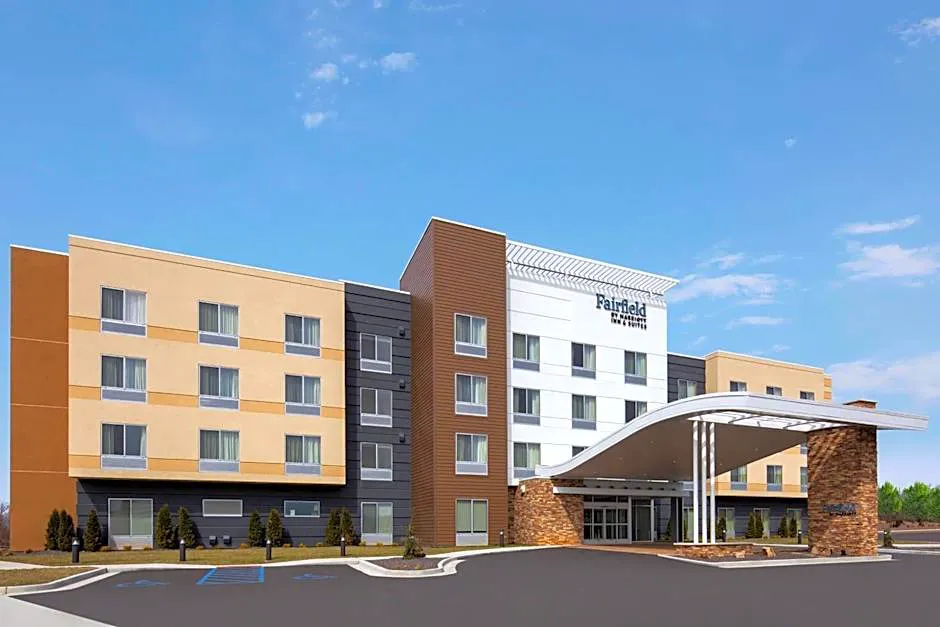 Fairfield Inn & Suites by Marriott Poplar Bluff hotel hero
