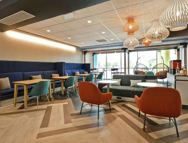 Tru by Hilton Chicopee Springfield hotel detail image 3