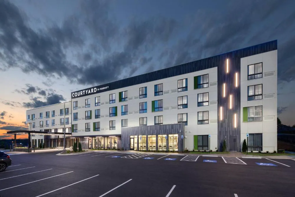 Courtyard by Marriott Russellville hotel hero