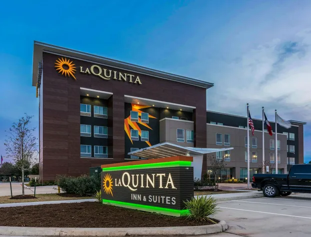 La Quinta Inn and Suites by Wyndham Houston Spring South hotel detail image 1