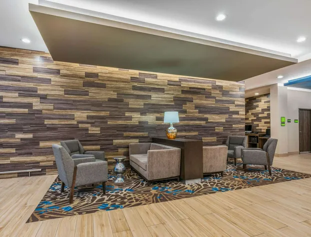 La Quinta Inn and Suites by Wyndham Houston Spring South hotel detail image 4