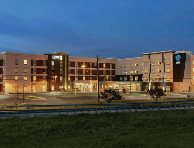 Tru by Hilton Williamsville Buffalo Airport hotel detail image 1