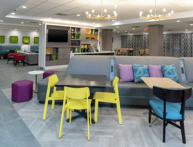 Home2 Suites by Hilton Indianapolis Airport hotel detail image 4